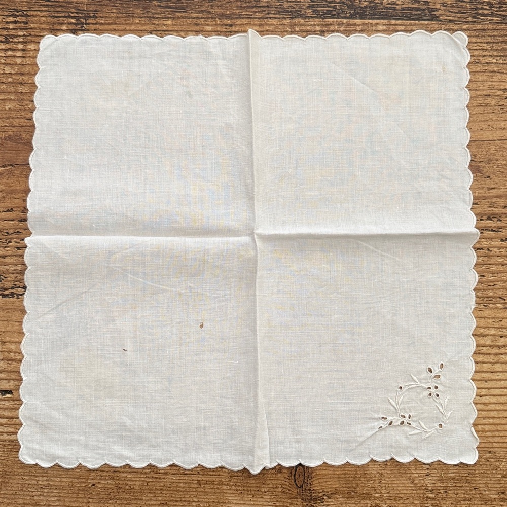 VTG | Depression Glass Cupcake Stand/S5 Cloth Napkins - Picture 11 of 14